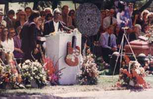 Stevie Wonder sings at SRV's funeral
